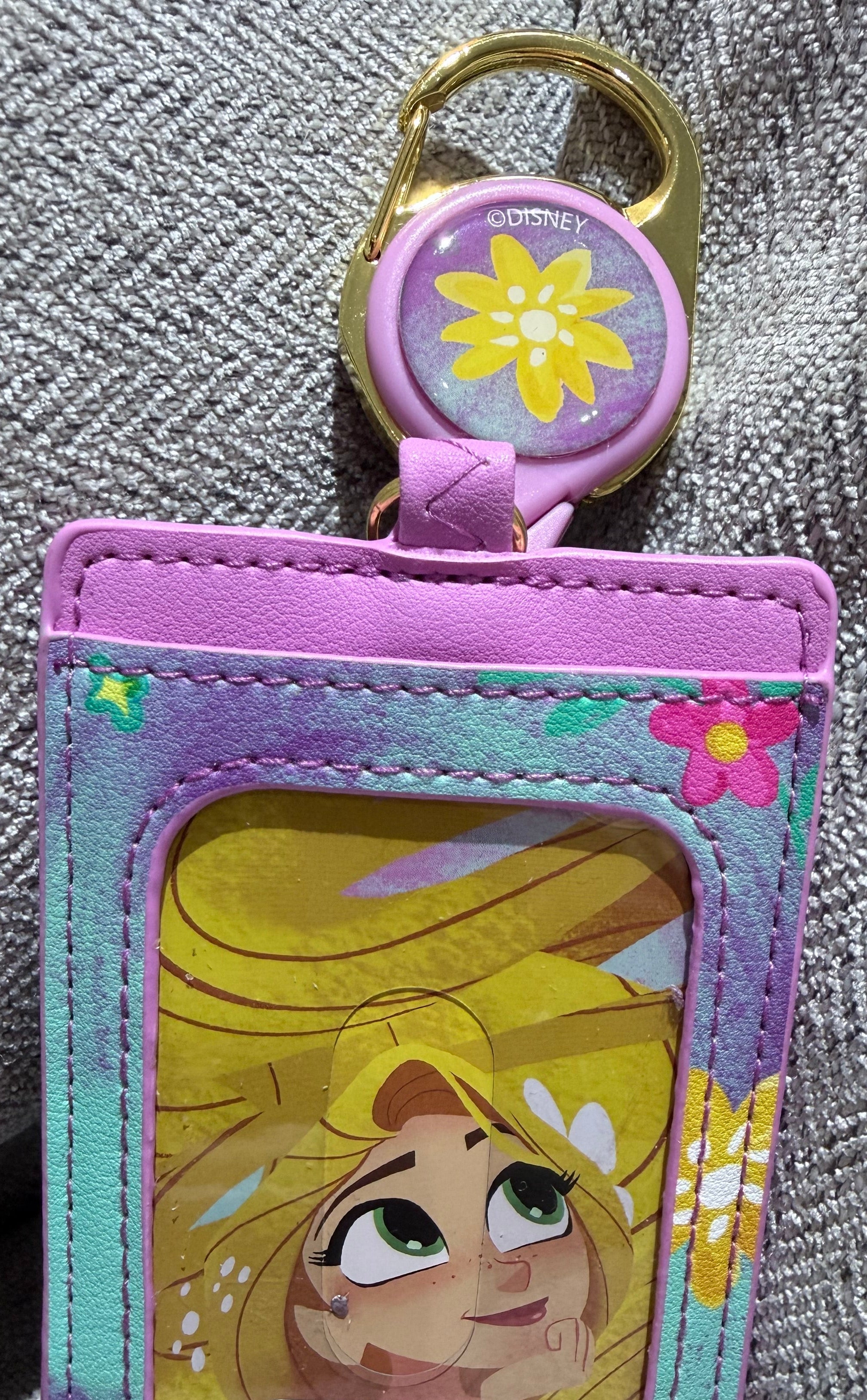 Tangled Retractable Cardholder